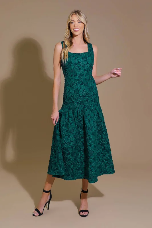 LOVELY ARRIVAL WOVEN MIDI DRESS Elegant Velvet Midi Dress