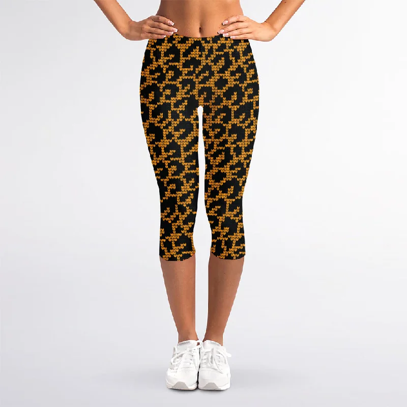 Wild Leopard Knitted Pattern Print Women's Capri Leggings Elegant Satin Finish Leggings