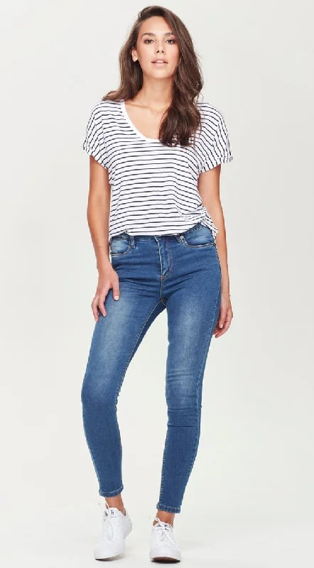 Junkfood Jeans | Veronica Elastic | Mid Soft Blue Comfortable Low-Rise Jeans