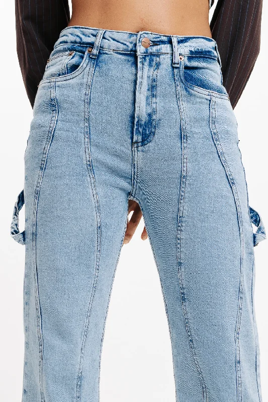 Wavy Seamed Light Washed Wide Jeans Stylish High-Waist Jeans